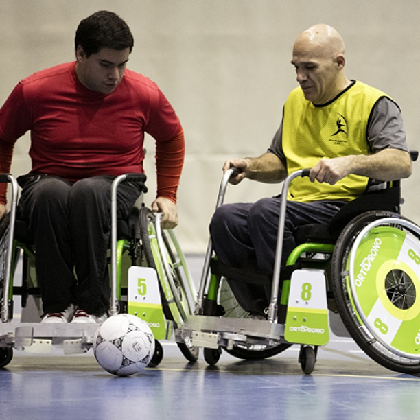 Nace un nuevo deporte: fútbol en silla de ruedas