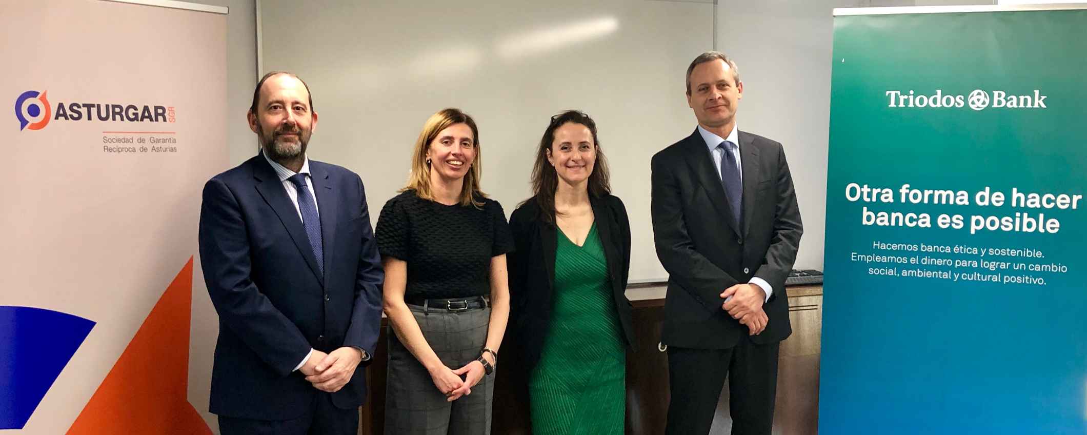 Firma del convenio entre Triodos Bank y Asturgar